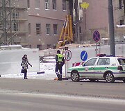 Pėsčioji įkliūva pareigūnui
