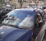 Pažeidėjo visureigis neįgaliųjų vietoje.