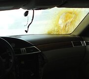 Sostinės centre po tiltu pamesta ma&scaron;ina