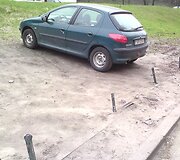 Pievoje įkalintas &bdquo;Peugeot&ldquo;