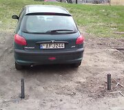 Pievoje įkalintas &bdquo;Peugeot&ldquo;