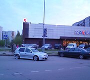 Automobilis VW, paliktas važiuojamojoje dalyje