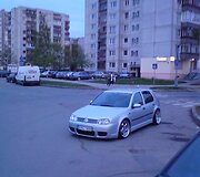 Automobilis VW, paliktas važiuojamojoje dalyje