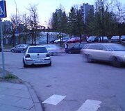 Automobilis VW, paliktas važiuojamojoje dalyje