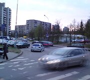 Automobilis VW, paliktas važiuojamojoje dalyje