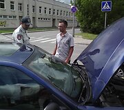 Peugeot vairavęs jaunas vyras