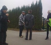 Būrelis D.Kedžio sekėjų žinių i&scaron; Panevėžio teismo trečiadienį laukė Garliavoje, Klonio gatvėje.