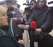Būrelis D.Kedžio sekėjų žinių i&scaron; Panevėžio teismo trečiadienį laukė Garliavoje, Klonio gatvėje.
