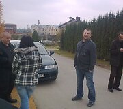 Būrelis D.Kedžio sekėjų žinių i&scaron; Panevėžio teismo trečiadienį laukė Garliavoje, Klonio gatvėje.