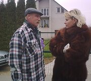 Būrelis D.Kedžio sekėjų žinių i&scaron; Panevėžio teismo trečiadienį laukė Garliavoje, Klonio gatvėje.