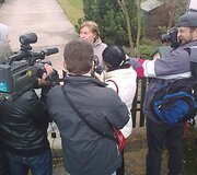 Būrelis D.Kedžio sekėjų žinių i&scaron; Panevėžio teismo trečiadienį laukė Garliavoje, Klonio gatvėje.