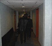 R.Ribačiauskas su advokatu skubėjo i&scaron;vengti objektyvo.