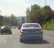 7-osios serijos BMW be ma&scaron;inos statymo jutiklių juostos buferyje.