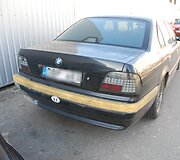 7-osios serijos BMW be ma&scaron;inos statymo jutiklių juostos buferyje.