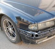7-osios serijos BMW be ma&scaron;inos statymo jutiklių juostos buferyje.