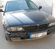 7-osios serijos BMW be ma&scaron;inos statymo jutiklių juostos buferyje.