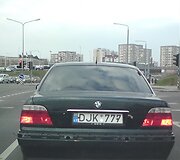 7-osios serijos BMW be ma&scaron;inos statymo jutiklių juostos buferyje.