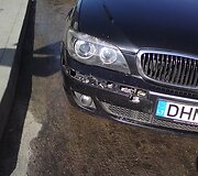 7-osios serijos BMW be ma&scaron;inos statymo jutiklių juostos buferyje.