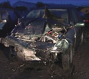 Per avariją sudaužytas automobilis &bdquo;&Scaron;koda&ldquo;.