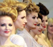 &bdquo;Pelenėje&ldquo; &ndash; vestuvinės kolekcijos ir naujausios &scaron;ukuosenų tendencijos