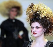 &bdquo;Pelenėje&ldquo; &ndash; vestuvinės kolekcijos ir naujausios &scaron;ukuosenų tendencijos