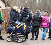 Valų kaimo vaikai į mokyklą pėsčiomis vaik&scaron;to 9 kilometrus