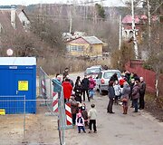 Valų kaimo vaikai į mokyklą pėsčiomis vaik&scaron;to 9 kilometrus