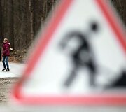 Valų kaimo vaikai į mokyklą pėsčiomis vaik&scaron;to 9 kilometrus