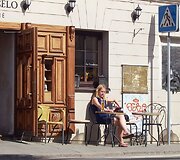 Vieni mėgavosi grynu oru, kiti  gaiviaisiais gėrimais.