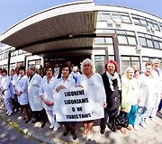 Antakalnio ligoninės medikų piketas prie ligoninės