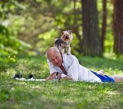 Valakampiuose poilsiauja &scaron;eimos ir vyresnio amžiaus vilniečiai.