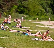 Valakampiuose poilsiauja &scaron;eimos ir vyresnio amžiaus vilniečiai.