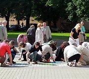 Akcija, skirta paminėti Drąsiaus Kedžio ir Laimutės Stankūnaitės dukros perdavimą motinai.