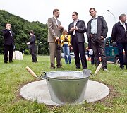 Įkasta simbolinė naujojo viaduko kapsulė.
