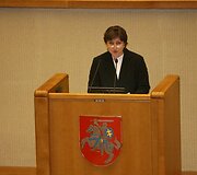 Seime i&scaron;kilmingo posėdžio metu paminėtas Lietuvos Nepriklausomybės atkūrimas. Nepriklausomybės aik&scaron;tėje i&scaron;kilmingai pakeltos Lietuvos, Latvijos ir Estijos vėliavos. Trimis salvėmis pagerbta &scaron;ių &scaron;alių nepriklausomybė.