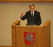 Seime i&scaron;kilmingo posėdžio metu paminėtas Lietuvos Nepriklausomybės atkūrimas. Nepriklausomybės aik&scaron;tėje i&scaron;kilmingai pakeltos Lietuvos, Latvijos ir Estijos vėliavos. Trimis salvėmis pagerbta &scaron;ių &scaron;alių nepriklausomybė.