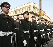 Seime i&scaron;kilmingo posėdžio metu paminėtas Lietuvos Nepriklausomybės atkūrimas. Nepriklausomybės aik&scaron;tėje i&scaron;kilmingai pakeltos Lietuvos, Latvijos ir Estijos vėliavos. Trimis salvėmis pagerbta &scaron;ių &scaron;alių nepriklausomybė.