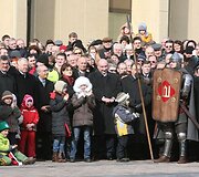 Seime i&scaron;kilmingo posėdžio metu paminėtas Lietuvos Nepriklausomybės atkūrimas. Nepriklausomybės aik&scaron;tėje i&scaron;kilmingai pakeltos Lietuvos, Latvijos ir Estijos vėliavos. Trimis salvėmis pagerbta &scaron;ių &scaron;alių nepriklausomybė.