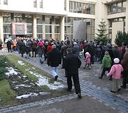 Seime i&scaron;kilmingo posėdžio metu paminėtas Lietuvos Nepriklausomybės atkūrimas. Nepriklausomybės aik&scaron;tėje i&scaron;kilmingai pakeltos Lietuvos, Latvijos ir Estijos vėliavos. Trimis salvėmis pagerbta &scaron;ių &scaron;alių nepriklausomybė.
