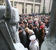 Seime i&scaron;kilmingo posėdžio metu paminėtas Lietuvos Nepriklausomybės atkūrimas. Nepriklausomybės aik&scaron;tėje i&scaron;kilmingai pakeltos Lietuvos, Latvijos ir Estijos vėliavos. Trimis salvėmis pagerbta &scaron;ių &scaron;alių nepriklausomybė.