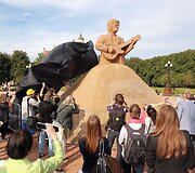 &bdquo;Sostinės dienos&ldquo; Vilniaus centre užkūrė &scaron;venti&scaron;ką &scaron;urmulį.