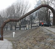 Vilniuje kažkas &bdquo;patobulino&ldquo;" Neries krantinėje stovinčią skulptūrą