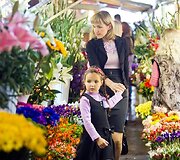 Rugsėjo 3-sios i&scaron;vakarės S.Konarskio gėlių turgelyje.