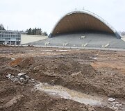 Vingio parko estrados aplinką tvarkantys statybininkai pirmadienį rado sprogmenį.