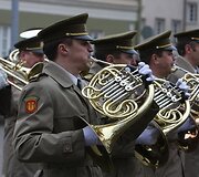 Lietuvos, Europos Sąjungos ir NATO vėliavų pakėlimas S.Daukanto aik&scaron;tėje, minint Lietuvos įsijungimo į &Scaron;iaurės Atlanto Sutarties Organizaciją (NATO) 5-ąsias metines