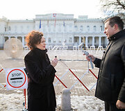 Prie Prezidentūros stovėjo basi tėčiai