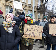 Protestas prie Vokietijos ambasados už sankcijų taikymą Rusijai