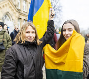 Protestas prie Vokietijos ambasados už sankcijų taikymą Rusijai