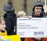 Protestas prie Vokietijos ambasados už sankcijų taikymą Rusijai