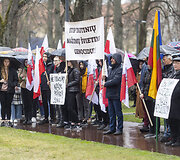 Mitingas &bdquo;Apginti tautinių mažumų mokyklas Trakų rajone&ldquo;